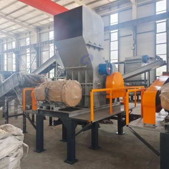 Henan Kaidi Machinery sends oil filter recycling production line and hydraulic oil press to the UAE