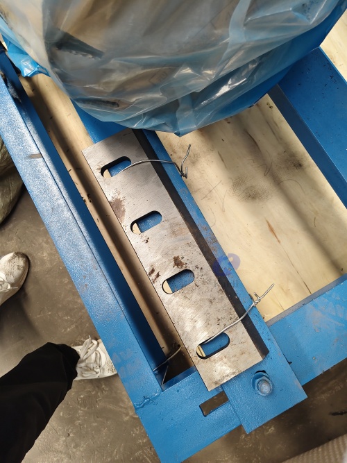 plastic crushing machine.jpg